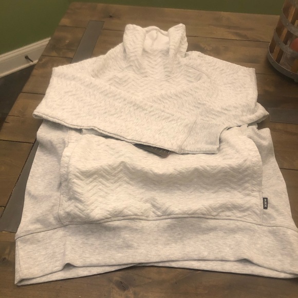 RBX Quilted Cowl Neck Pullover - Picture 15 of 16